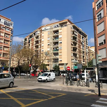 Spacious And Comfortable With Balcony In Apartment *