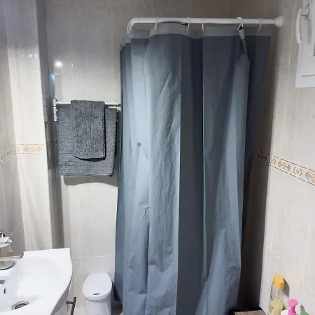 Spacious And Comfortable With Balcony In Apartment *