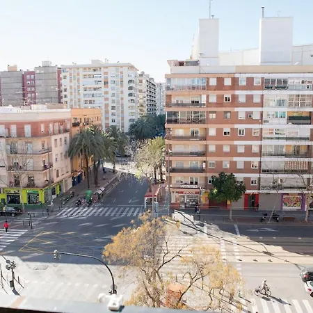 Spacious And Comfortable With Balcony In Valencia