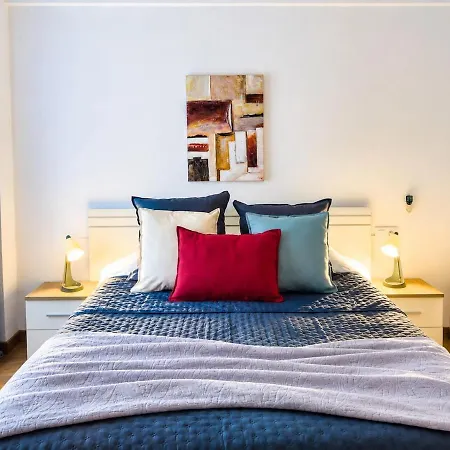 Apartment Spacious And Comfortable With Balcony In