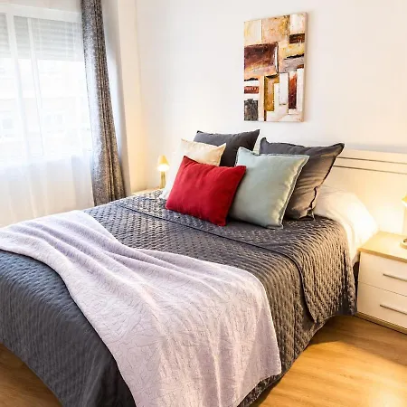 Spacious And Comfortable With Balcony In Apartment Valencia